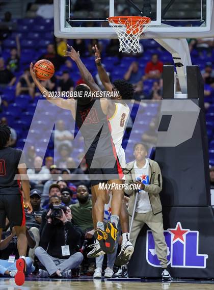 Thumbnail 1 in Beaumont United vs. Lake Highlands (UIL 6A Basketball State Final) photogallery.