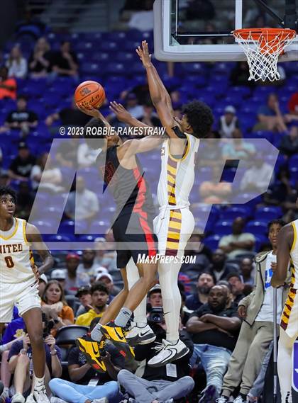 Thumbnail 2 in Beaumont United vs. Lake Highlands (UIL 6A Basketball State Final) photogallery.