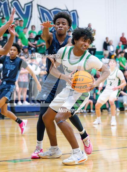 Thumbnail 2 in ThunderRidge vs. Vista PEAK Prep (CHSAA 6A 1st Round) photogallery.
