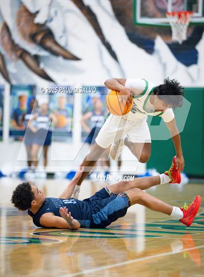 Thumbnail 3 in ThunderRidge vs. Vista PEAK Prep (CHSAA 6A 1st Round) photogallery.