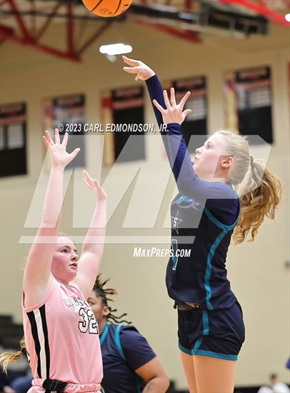 Thumbnail 3 in Siegel @ Ravenwood photogallery.