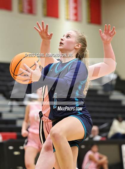 Thumbnail 3 in Siegel @ Ravenwood photogallery.