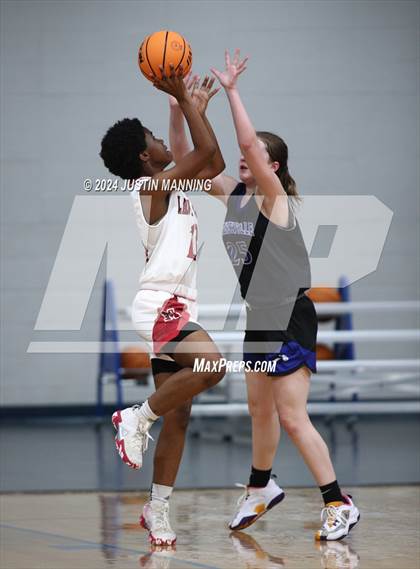Thumbnail 2 in McGehee vs. Jessieville (AAA 3A-4 Regional Round 1) photogallery.