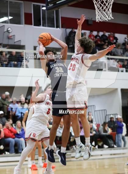 Thumbnail 1 in St. Stephens vs. Alexander Central (Dick's Classic Day 1) photogallery.