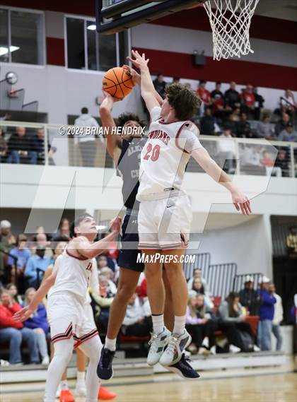 Thumbnail 2 in St. Stephens vs. Alexander Central (Dick's Classic Day 1) photogallery.