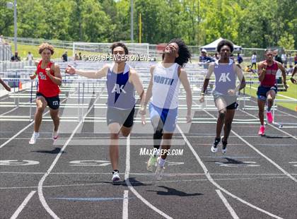 Thumbnail 2 in NCHSAA 4A West Regional Championships photogallery.