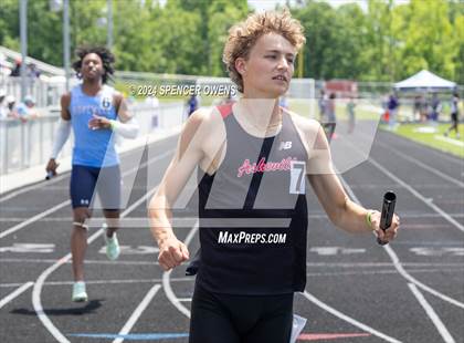 Thumbnail 1 in NCHSAA 4A West Regional Championships photogallery.