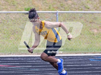 Thumbnail 1 in NCHSAA 4A West Regional Championships photogallery.