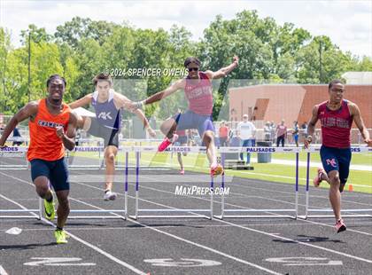Thumbnail 1 in NCHSAA 4A West Regional Championships photogallery.