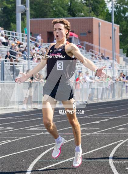 Thumbnail 1 in NCHSAA 4A West Regional Championships photogallery.