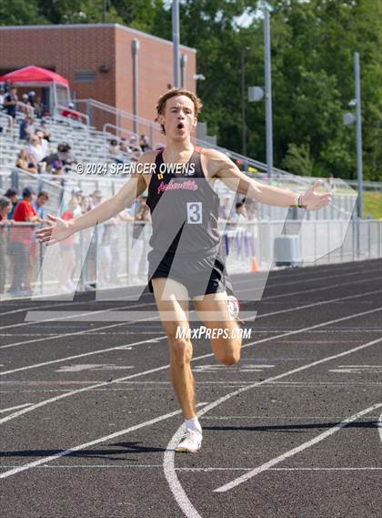 Thumbnail 2 in NCHSAA 4A West Regional Championships photogallery.