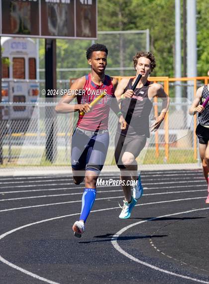 Thumbnail 1 in NCHSAA 4A West Regional Championships photogallery.
