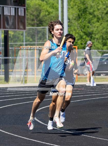 Thumbnail 2 in NCHSAA 4A West Regional Championships photogallery.