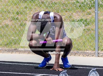 Thumbnail 2 in NCHSAA 4A West Regional Championships photogallery.