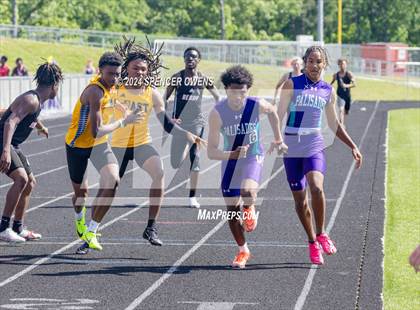 Thumbnail 1 in NCHSAA 4A West Regional Championships photogallery.