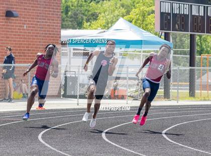 Thumbnail 1 in NCHSAA 4A West Regional Championships photogallery.