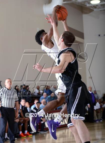 Thumbnail 2 in Saddleback Valley Christian vs Sacramento (MaxPreps Holiday Classic) photogallery.