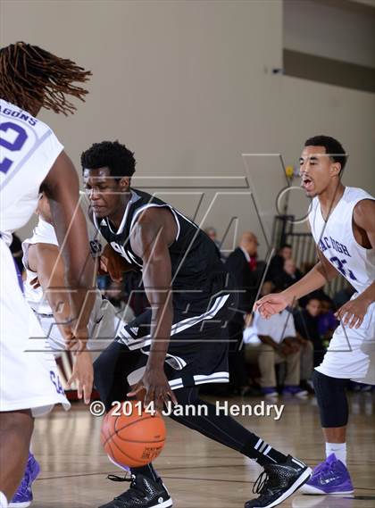 Thumbnail 3 in Saddleback Valley Christian vs Sacramento (MaxPreps Holiday Classic) photogallery.