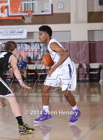 Thumbnail 1 in Saddleback Valley Christian vs Sacramento (MaxPreps Holiday Classic) photogallery.