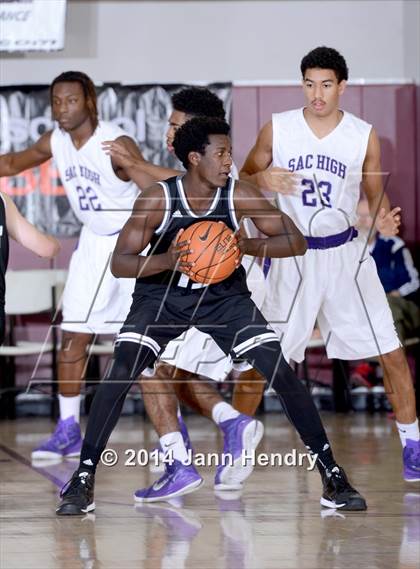 Thumbnail 2 in Saddleback Valley Christian vs Sacramento (MaxPreps Holiday Classic) photogallery.