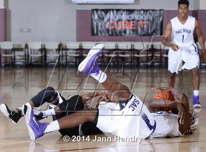 Thumbnail 2 in Saddleback Valley Christian vs Sacramento (MaxPreps Holiday Classic) photogallery.