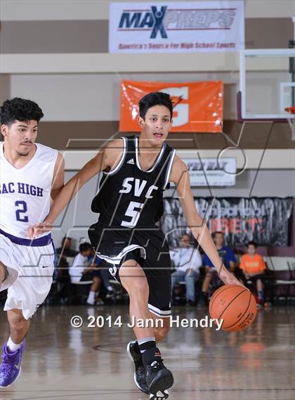 Thumbnail 3 in Saddleback Valley Christian vs Sacramento (MaxPreps Holiday Classic) photogallery.