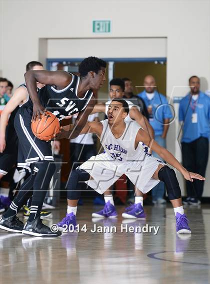 Thumbnail 2 in Saddleback Valley Christian vs Sacramento (MaxPreps Holiday Classic) photogallery.