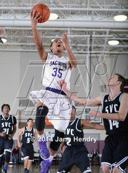 Thumbnail 2 in Saddleback Valley Christian vs Sacramento (MaxPreps Holiday Classic) photogallery.