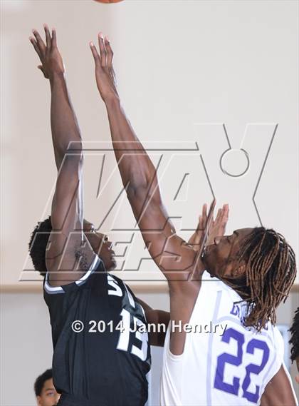 Thumbnail 3 in Saddleback Valley Christian vs Sacramento (MaxPreps Holiday Classic) photogallery.