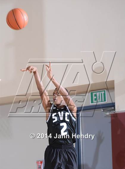 Thumbnail 2 in Saddleback Valley Christian vs Sacramento (MaxPreps Holiday Classic) photogallery.