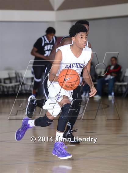 Thumbnail 2 in Saddleback Valley Christian vs Sacramento (MaxPreps Holiday Classic) photogallery.