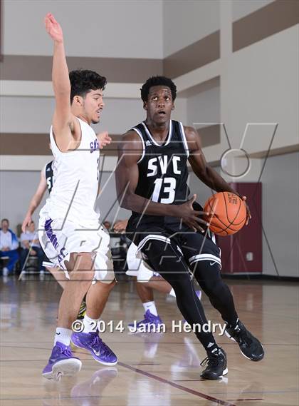 Thumbnail 3 in Saddleback Valley Christian vs Sacramento (MaxPreps Holiday Classic) photogallery.