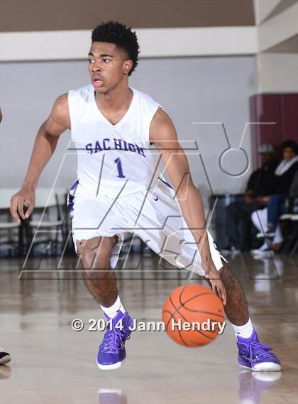 Thumbnail 1 in Saddleback Valley Christian vs Sacramento (MaxPreps Holiday Classic) photogallery.