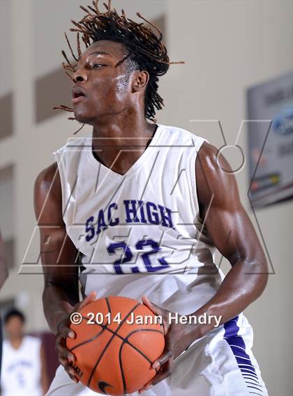 Thumbnail 2 in Saddleback Valley Christian vs Sacramento (MaxPreps Holiday Classic) photogallery.