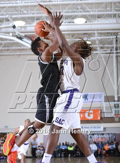 Thumbnail 3 in Saddleback Valley Christian vs Sacramento (MaxPreps Holiday Classic) photogallery.