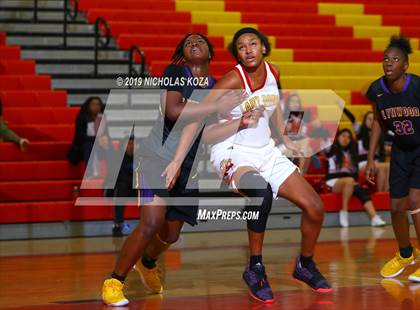 Thumbnail 3 in Lynwood vs. Dominguez photogallery.