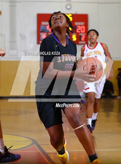 Thumbnail 3 in Lynwood vs. Dominguez photogallery.