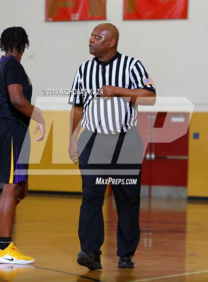 Thumbnail 3 in Lynwood vs. Dominguez photogallery.