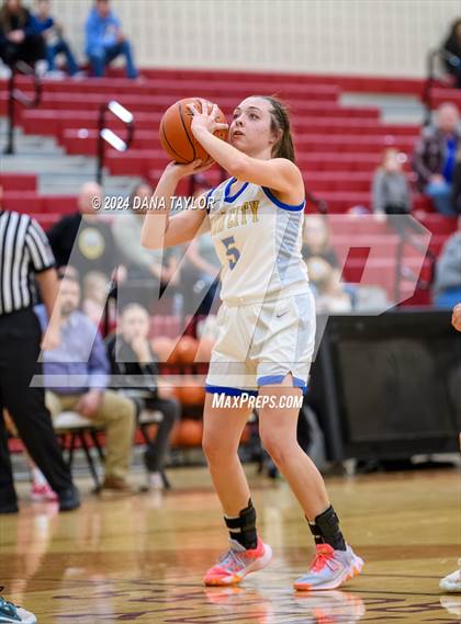 Thumbnail 1 in Dodd City vs. Graford (UIL 1A Region III Area Playoff) photogallery.