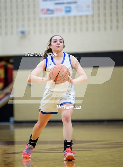 Thumbnail 1 in Dodd City vs. Graford (UIL 1A Region III Area Playoff) photogallery.