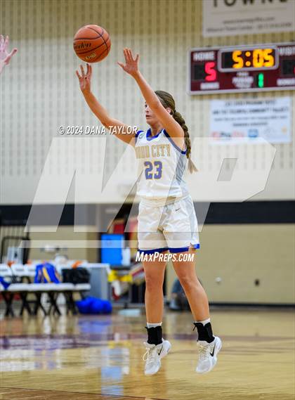 Thumbnail 1 in Dodd City vs. Graford (UIL 1A Region III Area Playoff) photogallery.
