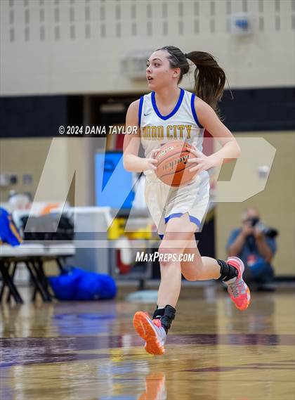 Thumbnail 1 in Dodd City vs. Graford (UIL 1A Region III Area Playoff) photogallery.