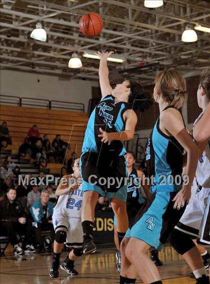 Thumbnail 2 in Aliso Niguel vs. Villa Park (Larry Doyle OC Championships) photogallery.