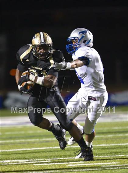 Thumbnail 2 in Foster vs. Friendswood (4A Region 3 Bi-District Playoffs) photogallery.