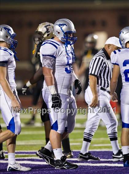 Thumbnail 1 in Foster vs. Friendswood (4A Region 3 Bi-District Playoffs) photogallery.