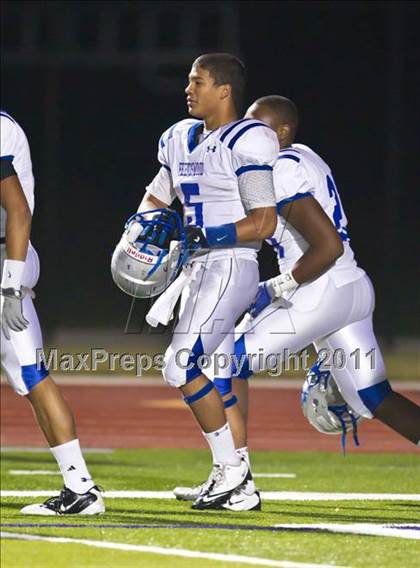 Thumbnail 2 in Foster vs. Friendswood (4A Region 3 Bi-District Playoffs) photogallery.