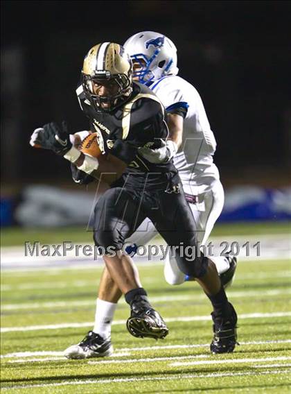 Thumbnail 3 in Foster vs. Friendswood (4A Region 3 Bi-District Playoffs) photogallery.