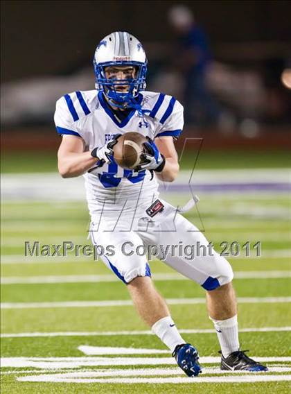 Thumbnail 3 in Foster vs. Friendswood (4A Region 3 Bi-District Playoffs) photogallery.