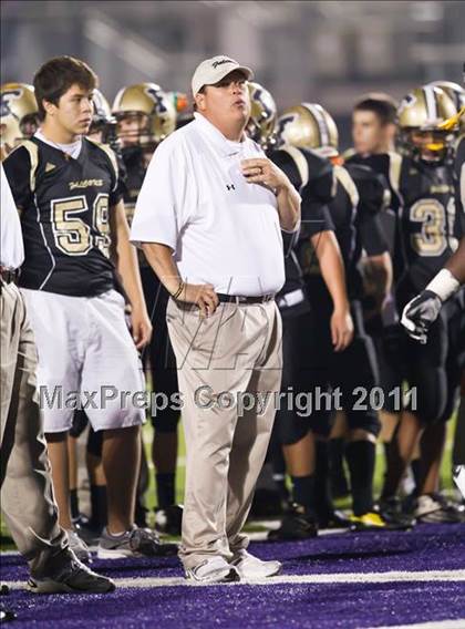 Thumbnail 2 in Foster vs. Friendswood (4A Region 3 Bi-District Playoffs) photogallery.