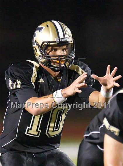 Thumbnail 2 in Foster vs. Friendswood (4A Region 3 Bi-District Playoffs) photogallery.